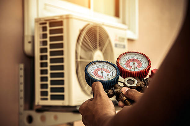Professional Hvac Maintenance technician working in Mesa, WA
